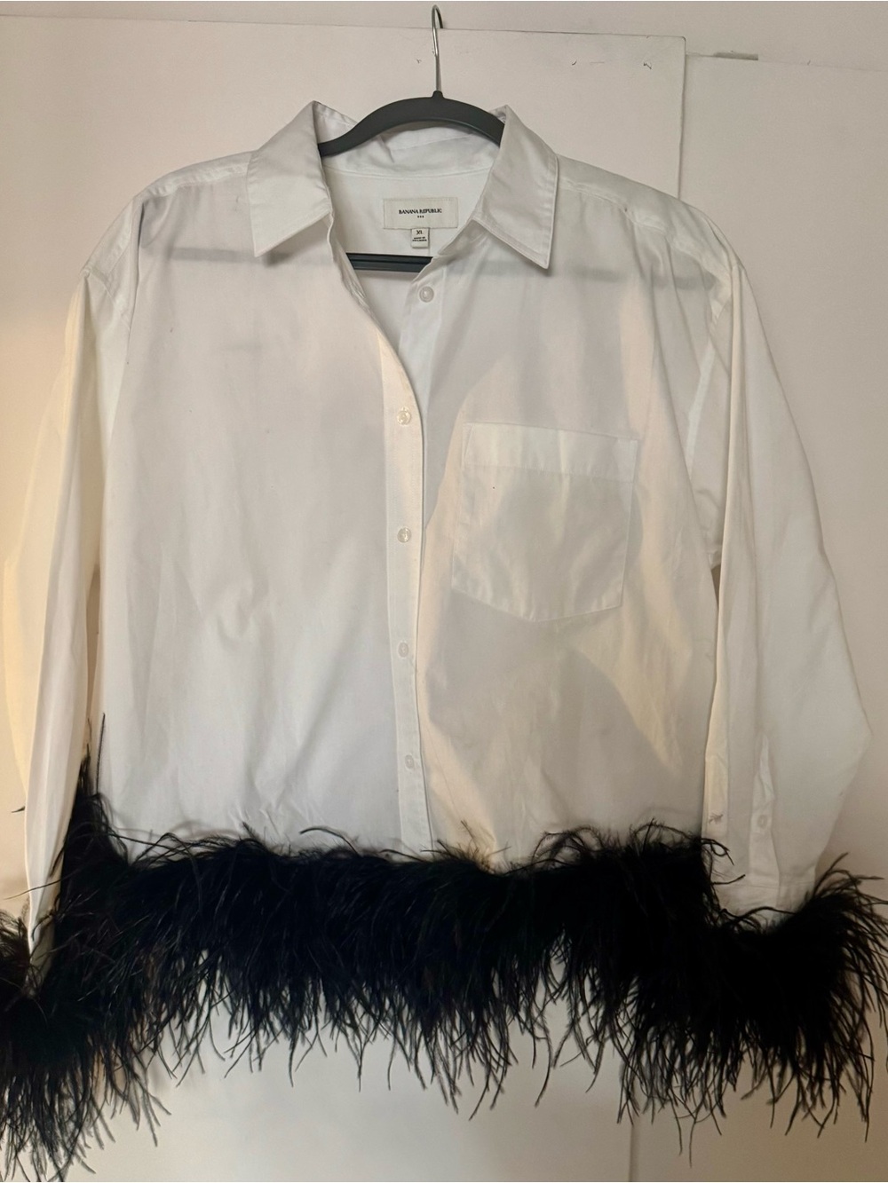 NWT White 100% Cotton Button Up Blouse with Black Feather Trim Size XL - Picture 2 of 9